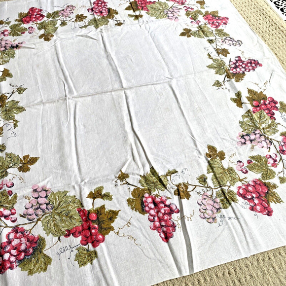 Square tablecloth printed cotton blend pink red grapes greenery vine border - Picture 9 of 10